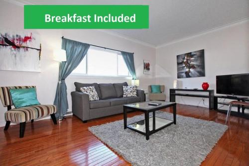 Niagara SkyLine Park And Walk To The Falls & Wonderful Free Breakfast Deliverd Daily to the Rental