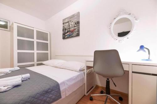 Three-Bedroom Apartment with Terrace and Sea View image 10