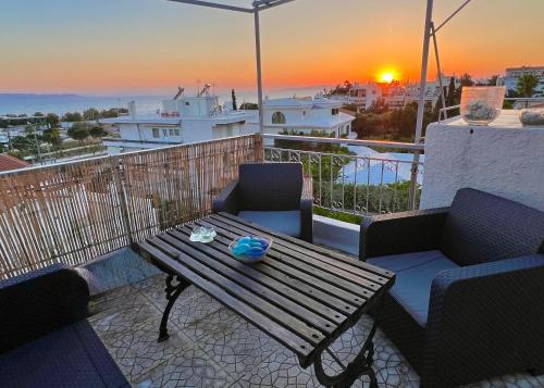 Exclusive Penthouse Apt, at Glyfada Marina & Beach, Athens