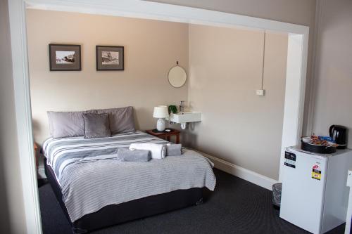 The Commercial Hotel in 甘比尔山