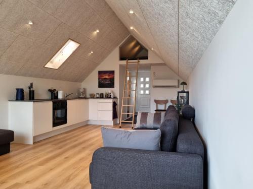 Eiðsvíkslon - The Red Boathouse by the Sea (Eiðsvikslon - The Red Boathouse by the Sea) in Norðoyar