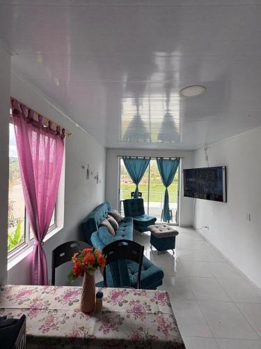 EXCLUSIVO APARTAMENTO CON VISTA A LA REPRESA DE GUATAPe