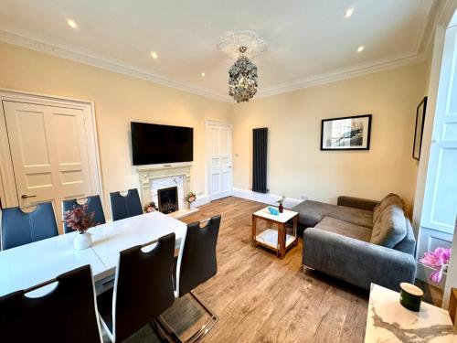 Georgian Luxury Apartment - Fast Broadband WiFi - Parking Available, Edinburgh