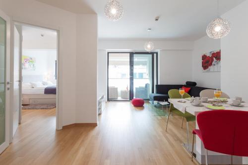 Apartment Navigatio with parking - image 2