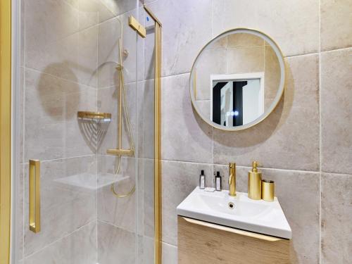 Magnificent 2BD 6P apartment - Eiffel Tower - image 11