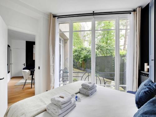 Magnificent 2BD 6P apartment - Eiffel Tower - image 4