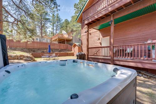 2 Mi to Lake Estes Home with Deck and Grill