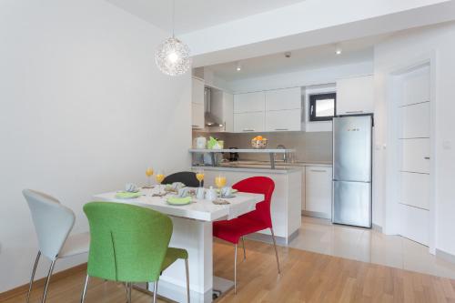 Apartment Navigatio with parking - image 4