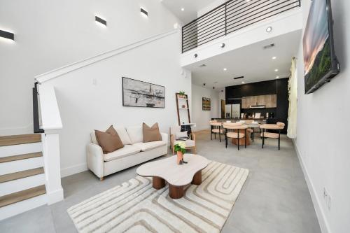 DHaus- Sleek Loft Style 3BR