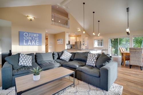 Family Home on Lake Chelan with Mtn + Lake View! in Mensona (WA)