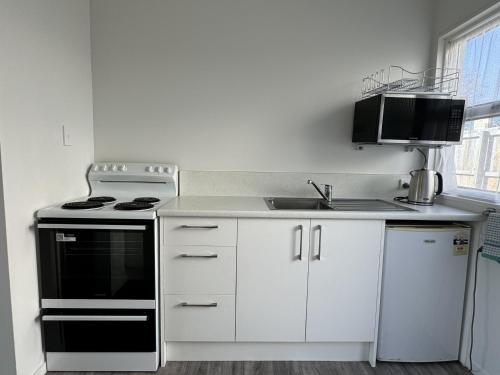 廚房, 外交官汽車旅館 (Diplomat Motel) in 梅裏韋爾