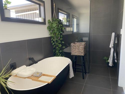 Miyabi Reef Retreat and Sauna in Four Mile Creek (Tasmania)