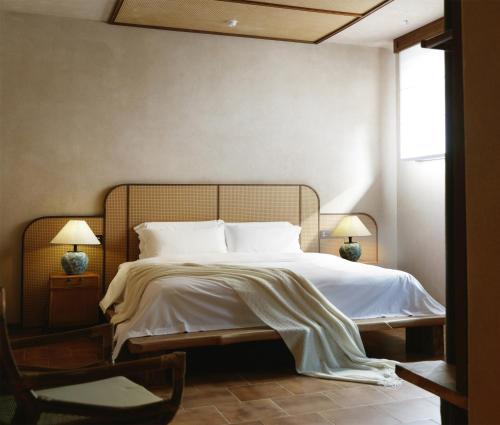 Queen Room with Spa Bath room in Chengdu Chuanjia Courtyard House