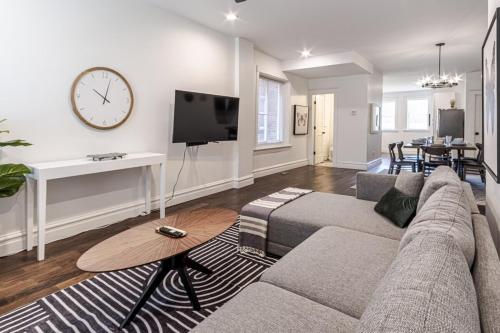 Ann Avenue Modern 3BR Home, Near Downtown with Free Parking