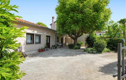 1 Bedroom Gorgeous Apartment In Porec