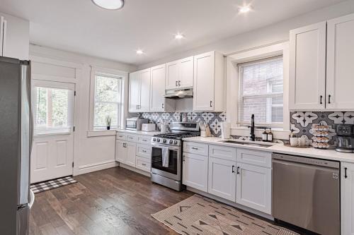 Ann Avenue 3BR St Louis Home with Games and Free Parking near Anheuser-Busch Brewery