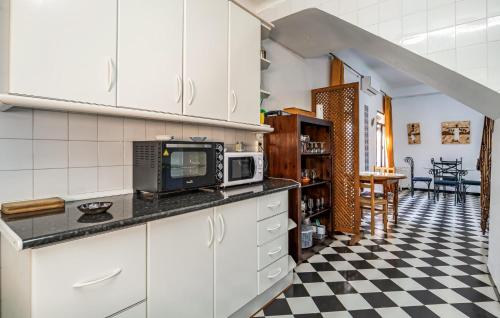 廚房, Cozy Home In Puente Genil in 普恩特格尼爾