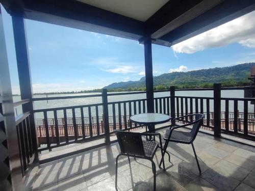 Newly Renovated Studio w Seaview Balcony in Padang Matsirat