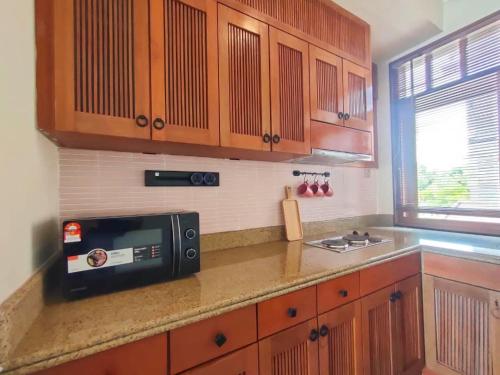 Newly Renovated Studio w Seaview Balcony in Padang Matsirat