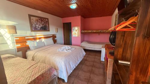 1 double bed, 2 twin beds