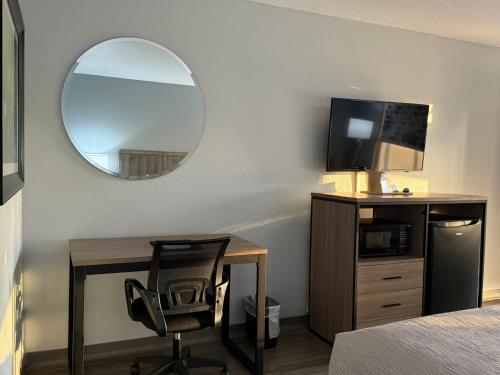 Super 8 by Wyndham Crestview - image 10