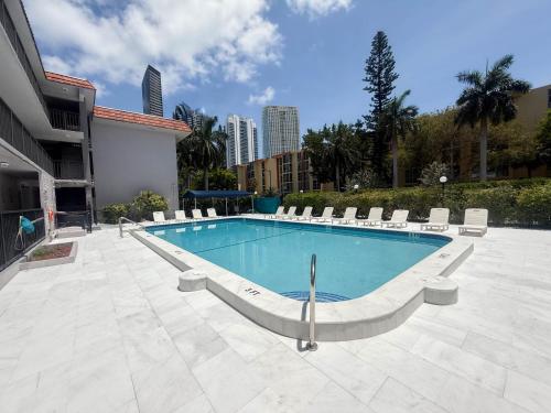 Sunny Isles Apartments by MiaRentals - image 9
