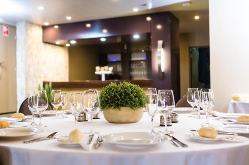 โอเชียส รอยัล โฮเต็ล (Osheas Royal Hotel) in กูนดิวินดิ