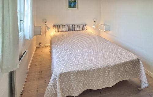 2 Bedroom Gorgeous Home In Nexø in Snogebaek