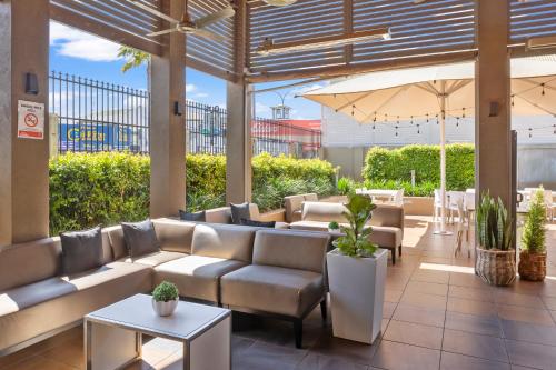 โอเชียส รอยัล โฮเต็ล (Osheas Royal Hotel) in กูนดิวินดิ