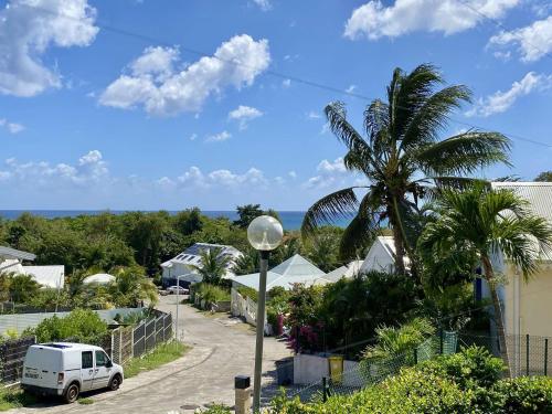 Deluxe One-Bedroom Apartment with Ocean View image 2