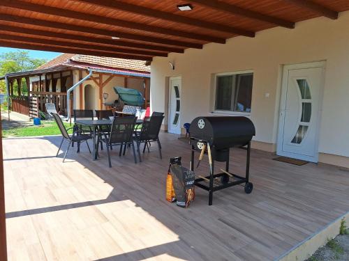 Gyümölcsös Vendégház, Poroszló, Tisza-tó - Fruit Orchard Guest House, Poroszló, Lake Tisza (Gyumolcsos Vendeghaz, Poroszlo, Tisza-to - Fruit Orchard Guest House, Poroszlo, Lake Tisza) in โปรอสซโล่