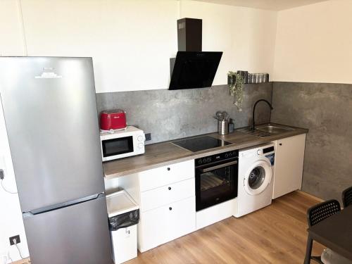 Cologne Fair Apartment with Cathedral View, Кёльн (фото 9)