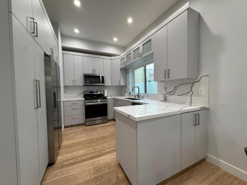 Newly constructed 2 bedroom by La Cienega Plaza with parking, modern kitchen, washer dryer and very central to attractions, Los Angeles (fotografie 8)