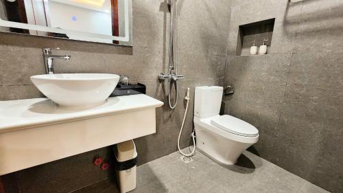 Standard King Room image 1