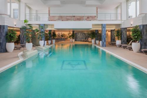 泳池, 亞特蘭蒂斯療養酒店及會議中心 (Hotel Atlantis Medical, Wellness & Conference) in 豪伊杜索博斯洛