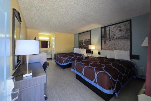 Queen Room with Two Queen Beds - Non-Smoking