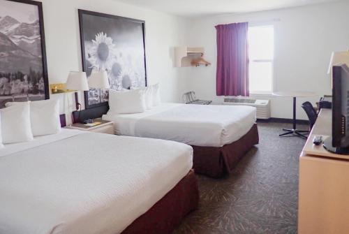 2 queen beds