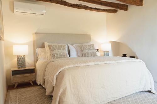 1 queen bed, 1 sofa bed