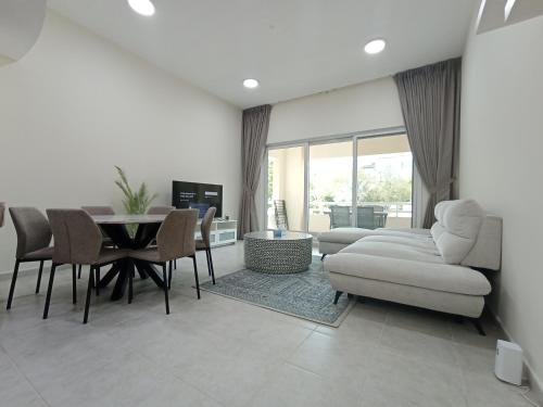 Cozy Bedroom Retreat in Green Community Pool View, Dubaj