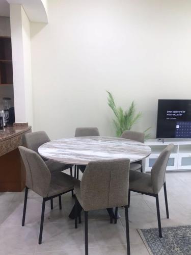 Cozy Bedroom Retreat in Green Community Pool View, Dubai (foto 2)