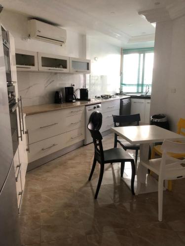 Appartement richement meublé à Ezzahra (Appartement richement meuble a Ezzahra) in Ezzahra