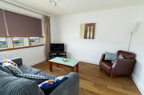 Geata na Cathrach - Galway Lakeside Apartments, Galway