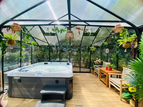 Pezsgőfürdő, Morning Glory Huisje Salvia in Beekbergen