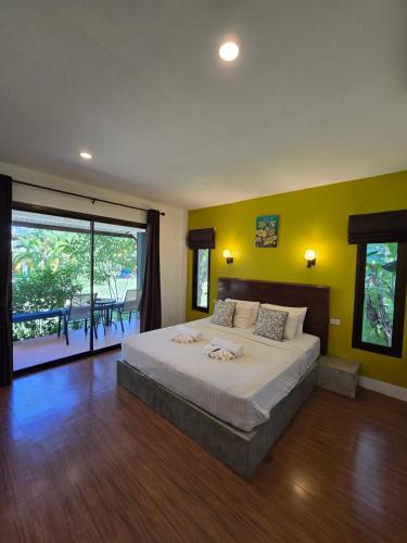 The Blue Gecko in Pra Ae Beach