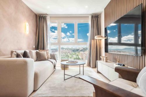 Apartment with stunning views and parking by REMS, Málaga