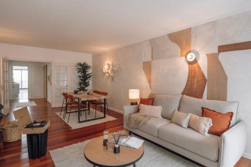 Azzurra - 2 bedrooms and parking in Avenidas Novas, Lisabon