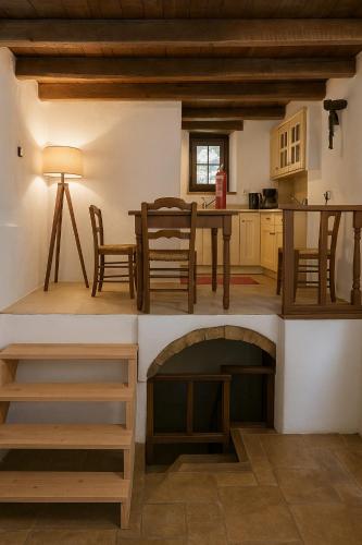 Létesítmények, Menexes Suites Monemvasia in Monemvasia