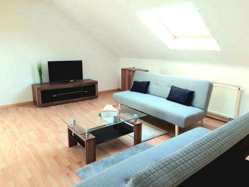 Seyfarthrooms - Großröhrsdorf 2 - zentrale Lage, stilvolle Einrichtung, Blick in den Garten in Großröhrsdorf, Deutschland