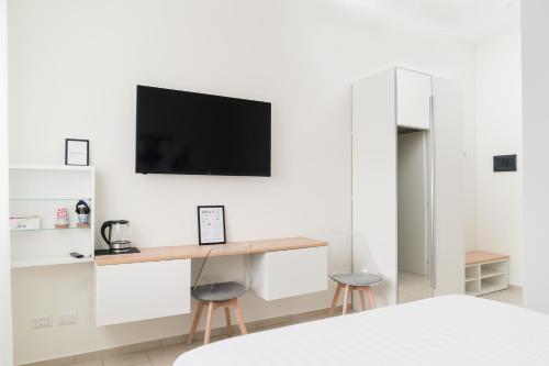 Double or Twin Room image 9