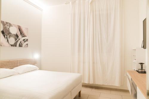 Double or Twin Room image 5